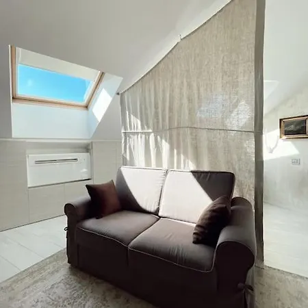 Chic Retreat شقة آستي